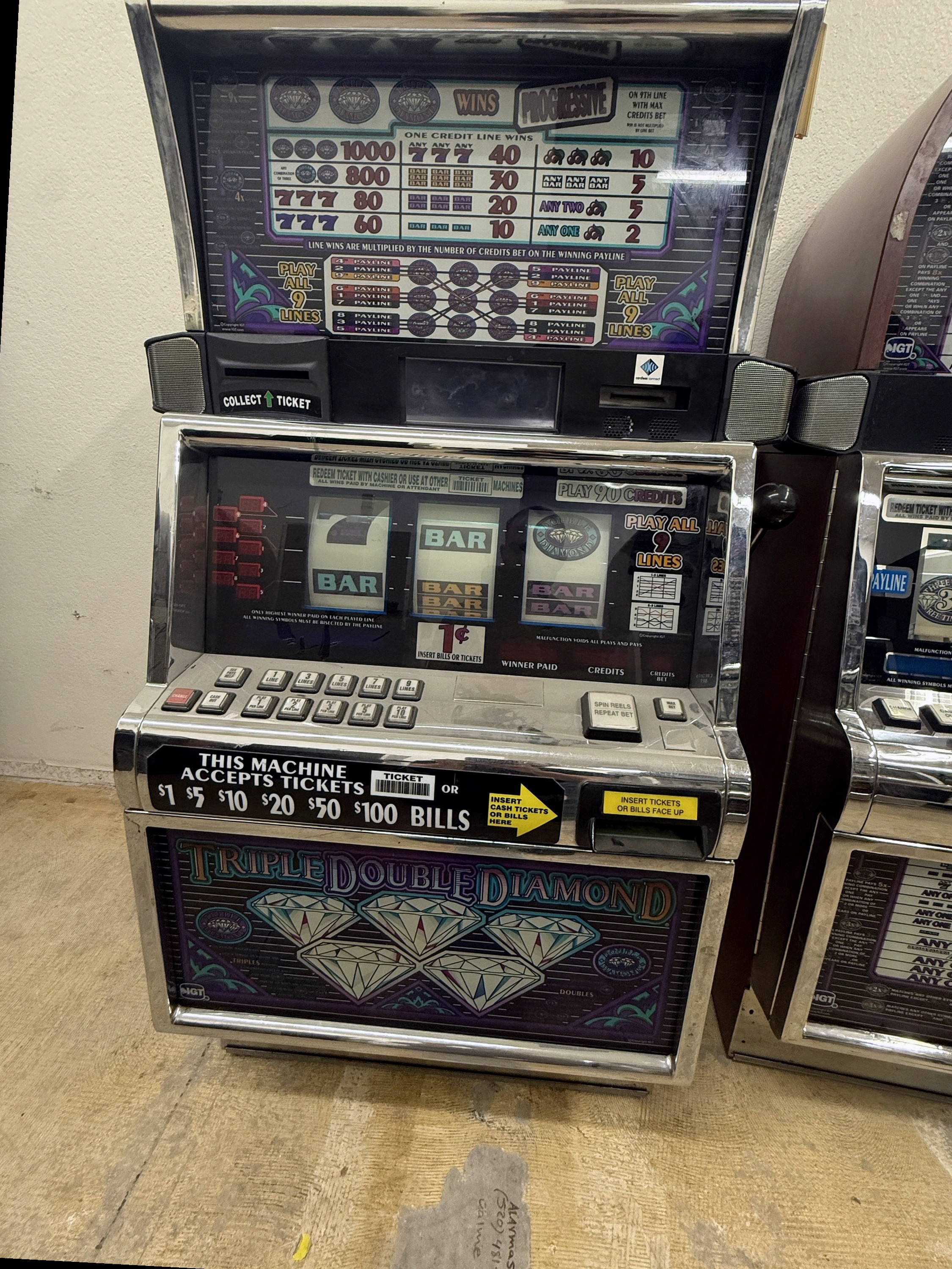 IGT S2000 Triple Double Diamond 3-Reel Classic